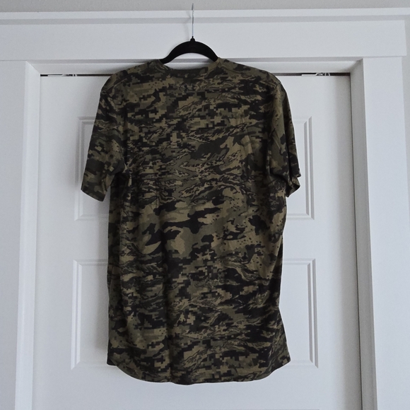 Under Armour Men's Green Camouflage Tee - Picture 2 of 3